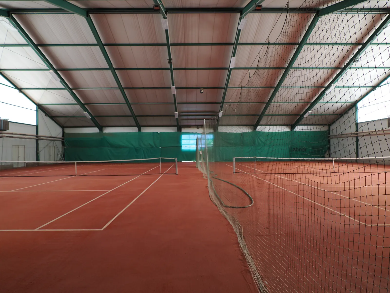 Tennishalle im Freizeitcenter Hödl mit Sandplätzen