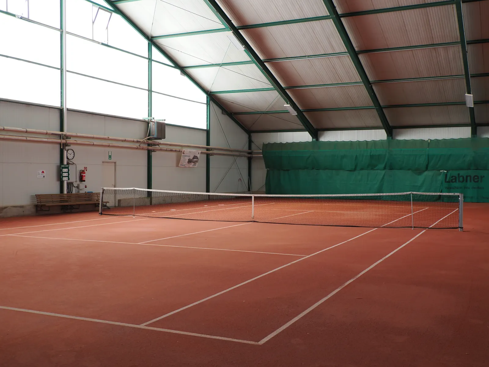 Tennishalle im Freizeitcenter Hödl mit Sandplätzen