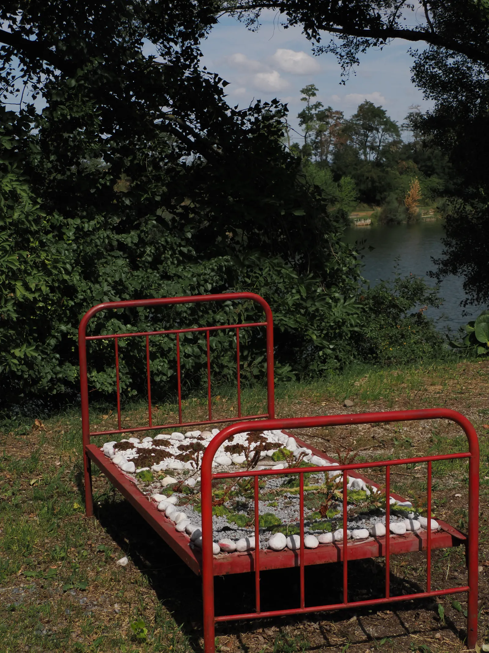 Garten und Teich beim Gasthaus Hödl